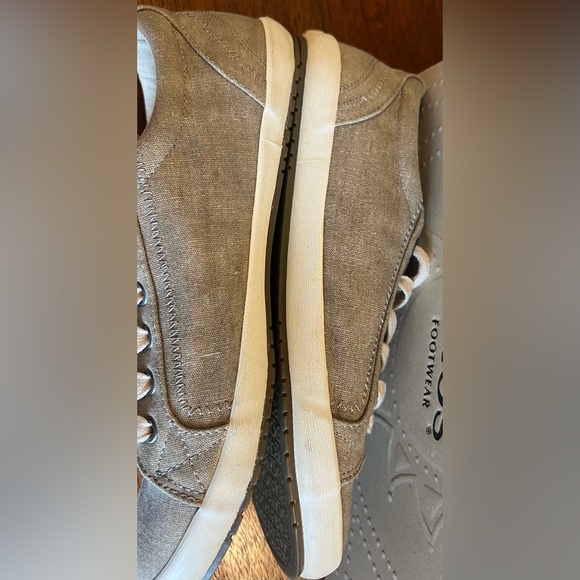 Taos Star Retro Shoe Women 8.5
Brown Canvas Lace Up Arch Support Walking Sneaker - Picture 7 of 14